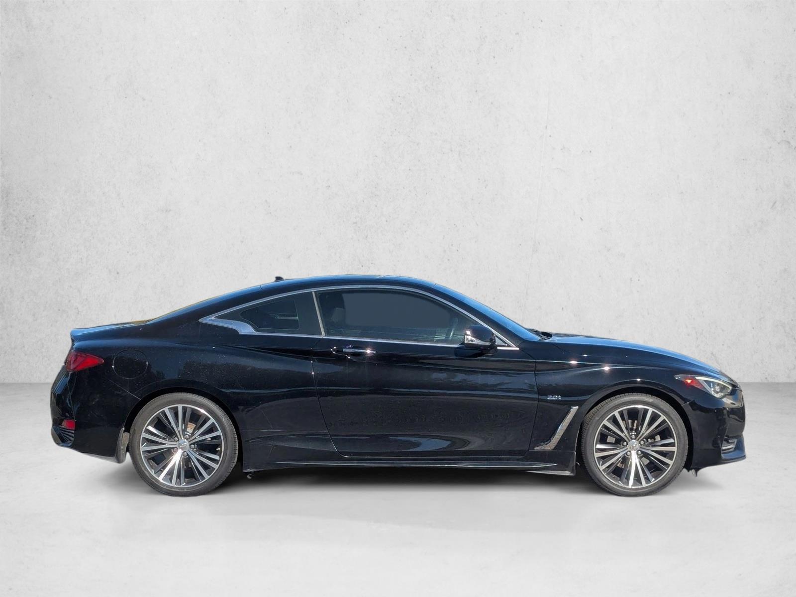 2017 Infiniti Q60 2.0t Premium photo 2