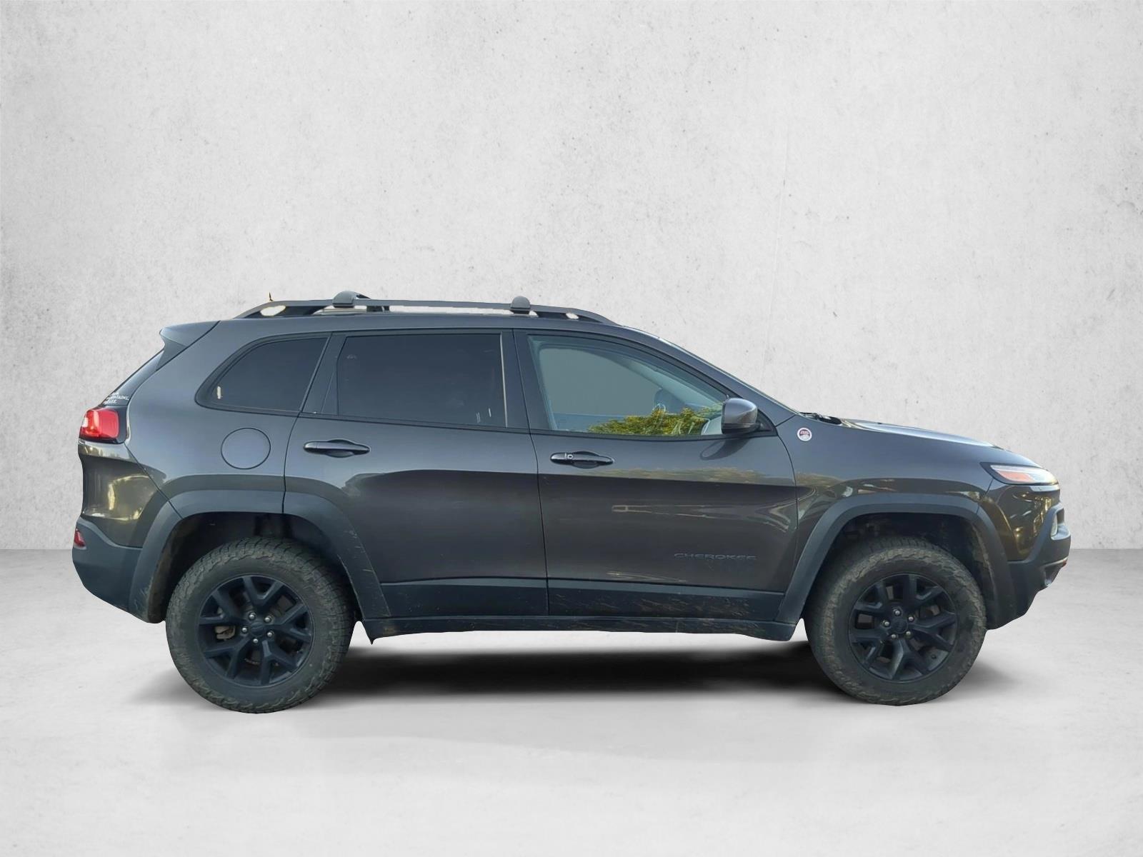2018 Jeep Cherokee Trailhawk photo 2