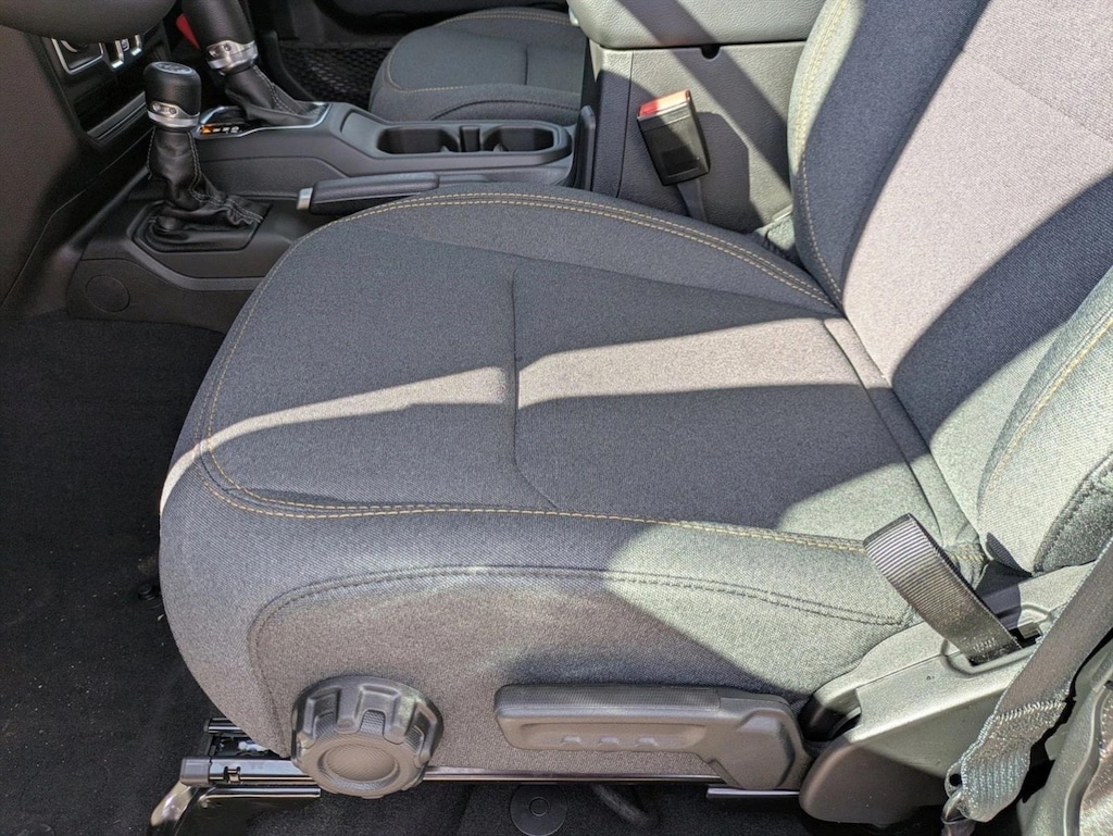 New 2025 Jeep Gladiator Sport S Truck Crew Cab