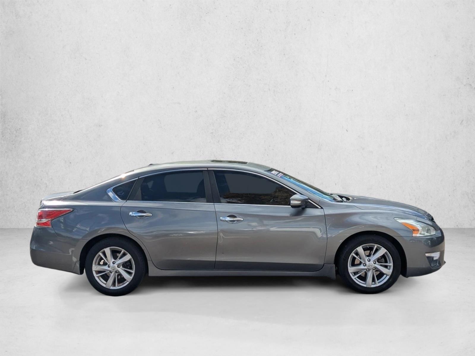 2015 Nissan Altima 2.5 SV photo 4