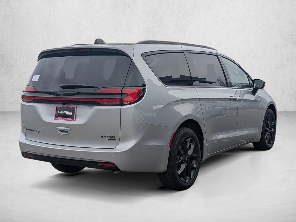 New 2026 Chrysler Pacifica Limited Van Passenger Van