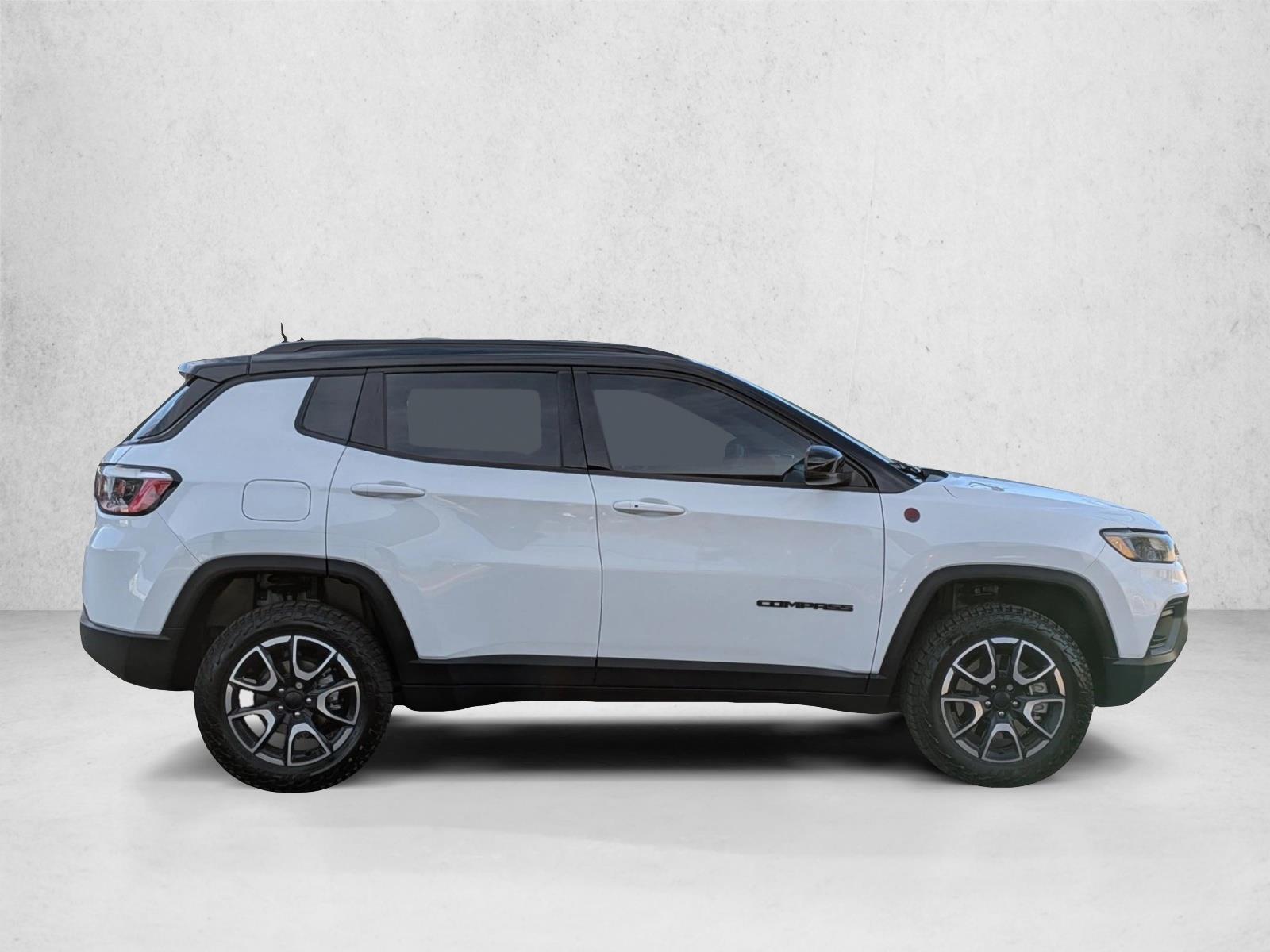 2024 Jeep Compass Trailhawk Sport photo 2