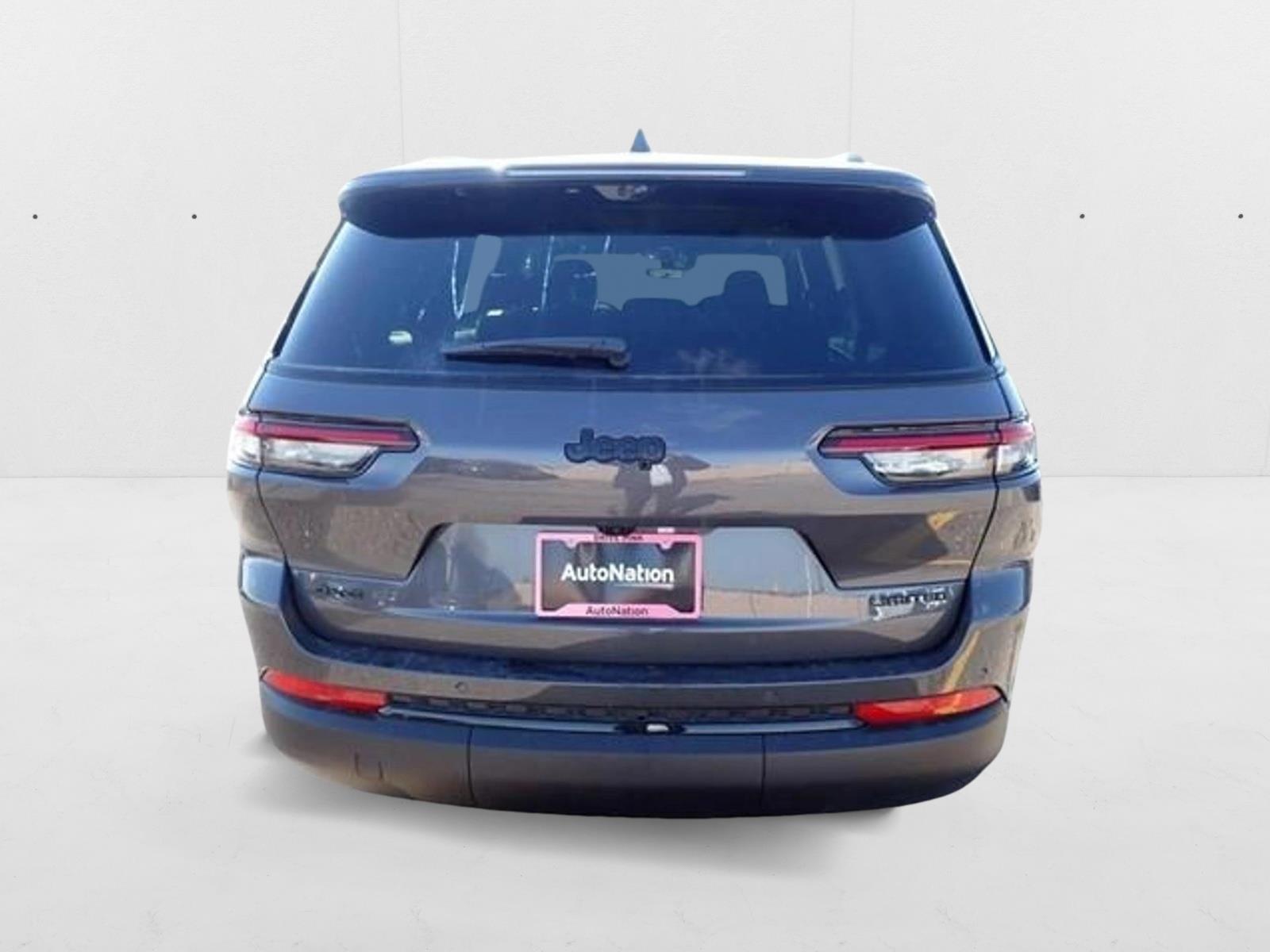 2025 Jeep Grand Cherokee Limited photo 3