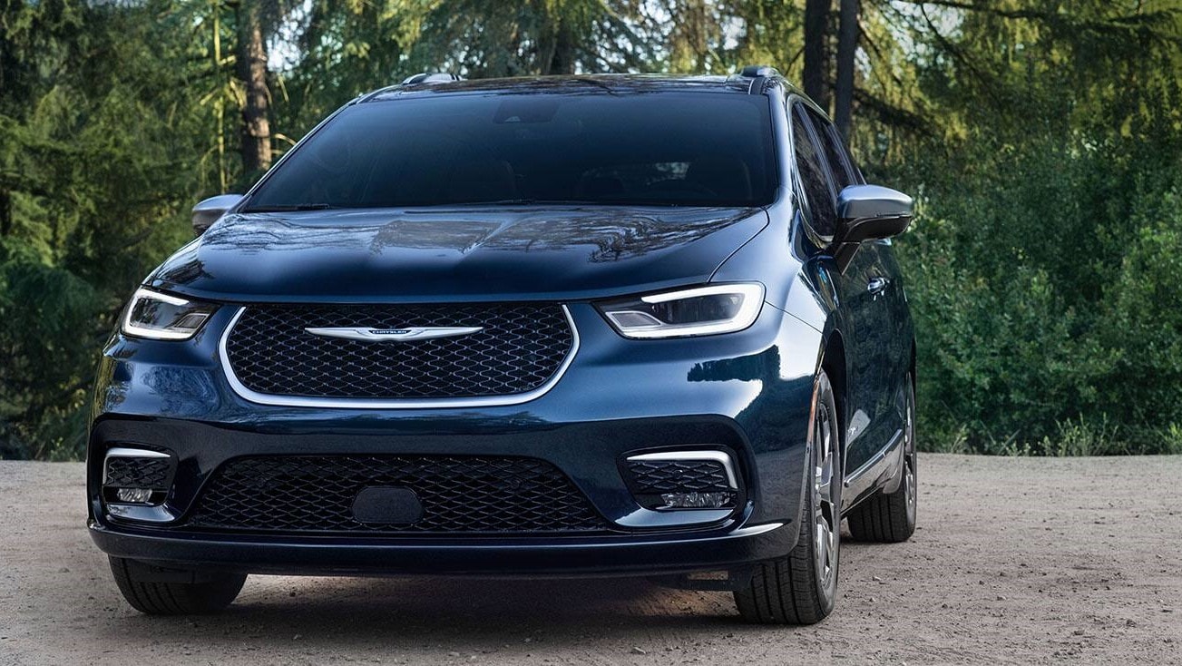 Chrysler Pacifica Hybrid in Fathom Blue Exterior shot of a Chrysler Pacifica Hybrid in Fathom Blue parked in an outdoor setting.