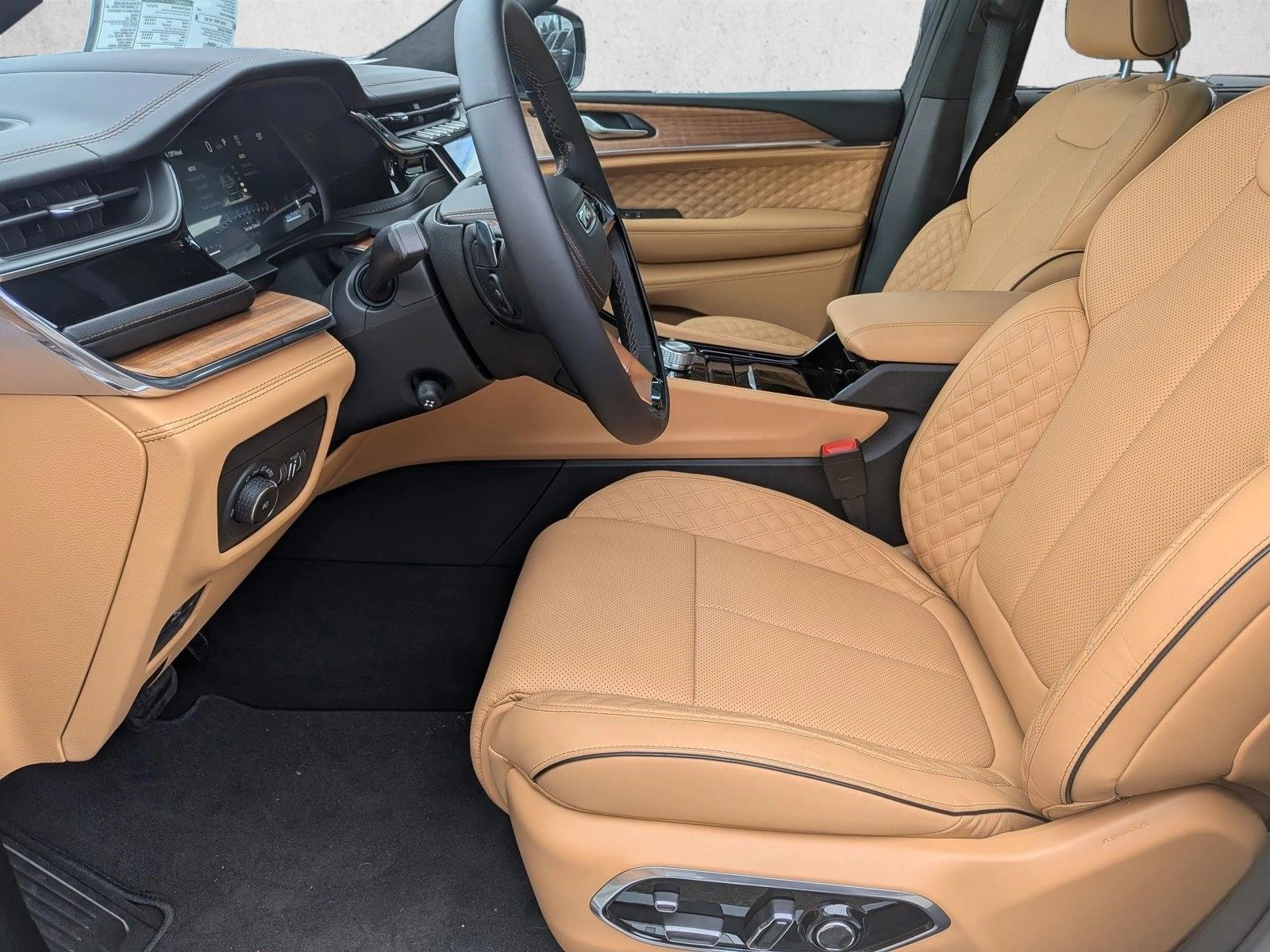 2025 Jeep Grand Cherokee Summit Reserve photo 4