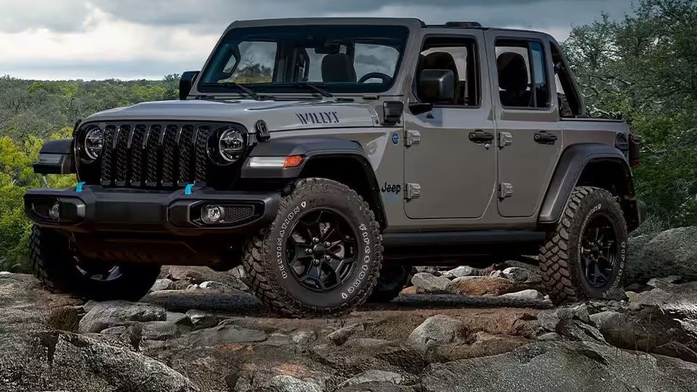 Jeep Wrangler 4xe Exterior shot of a Sting-Gray Jeep Wrangler 4xe parked in an outdoor setting.