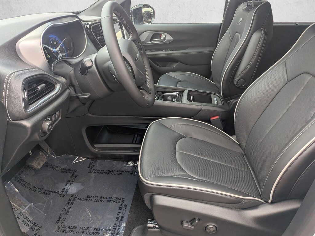 New 2026 Chrysler Pacifica Limited Van Passenger Van