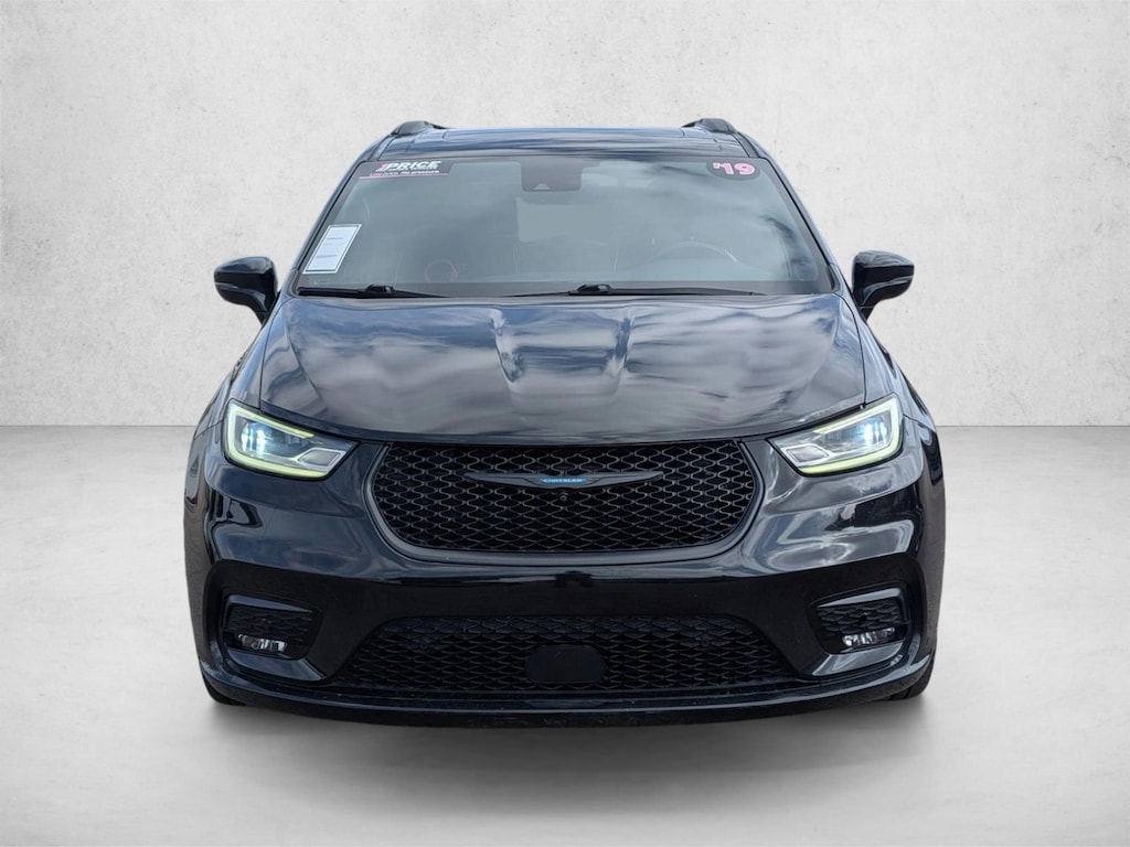 Used 2021 Chrysler Pacifica Hybrid Limited Mini-van Passenger