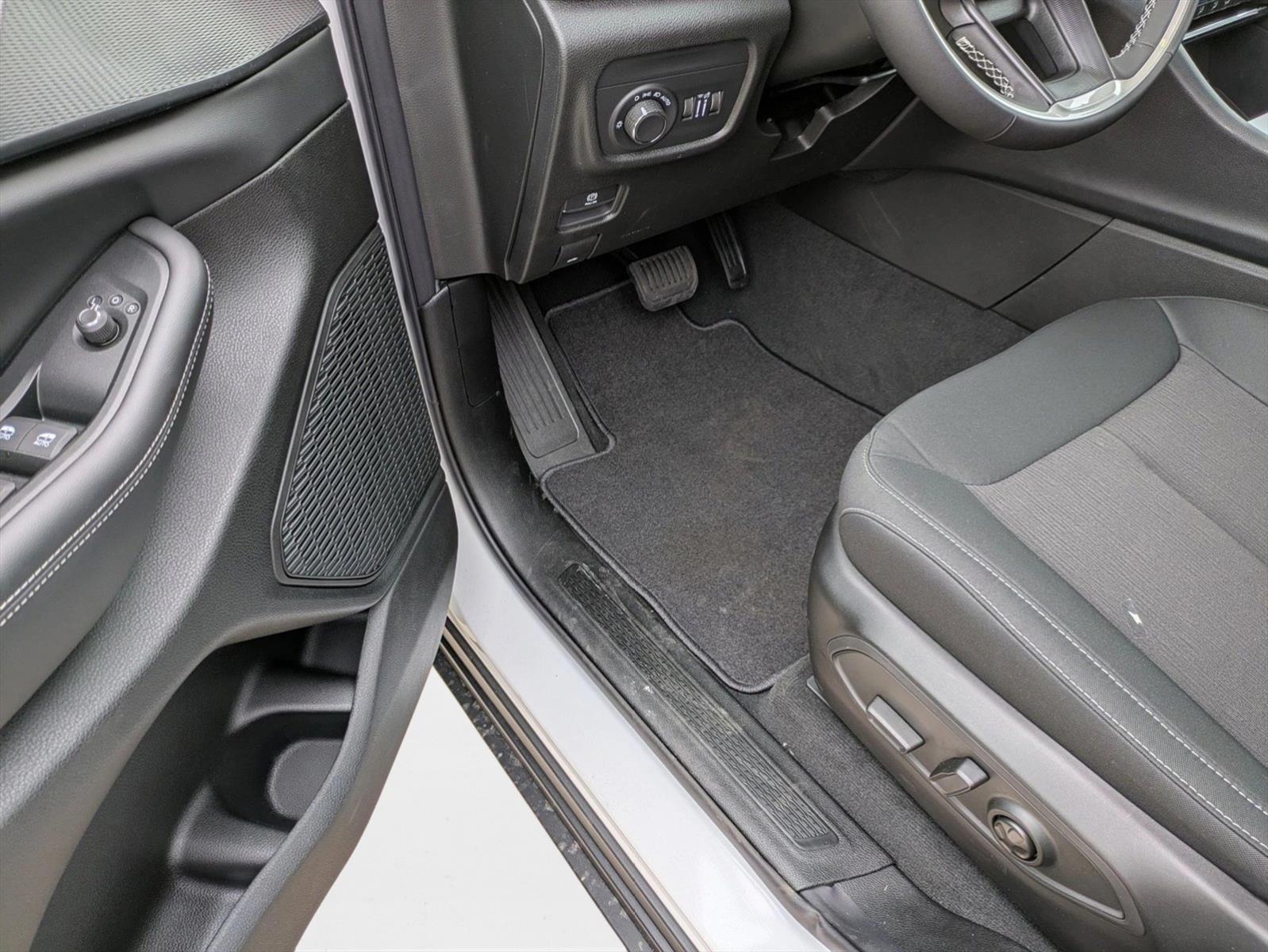 2025 Jeep Grand Cherokee Laredo photo 4