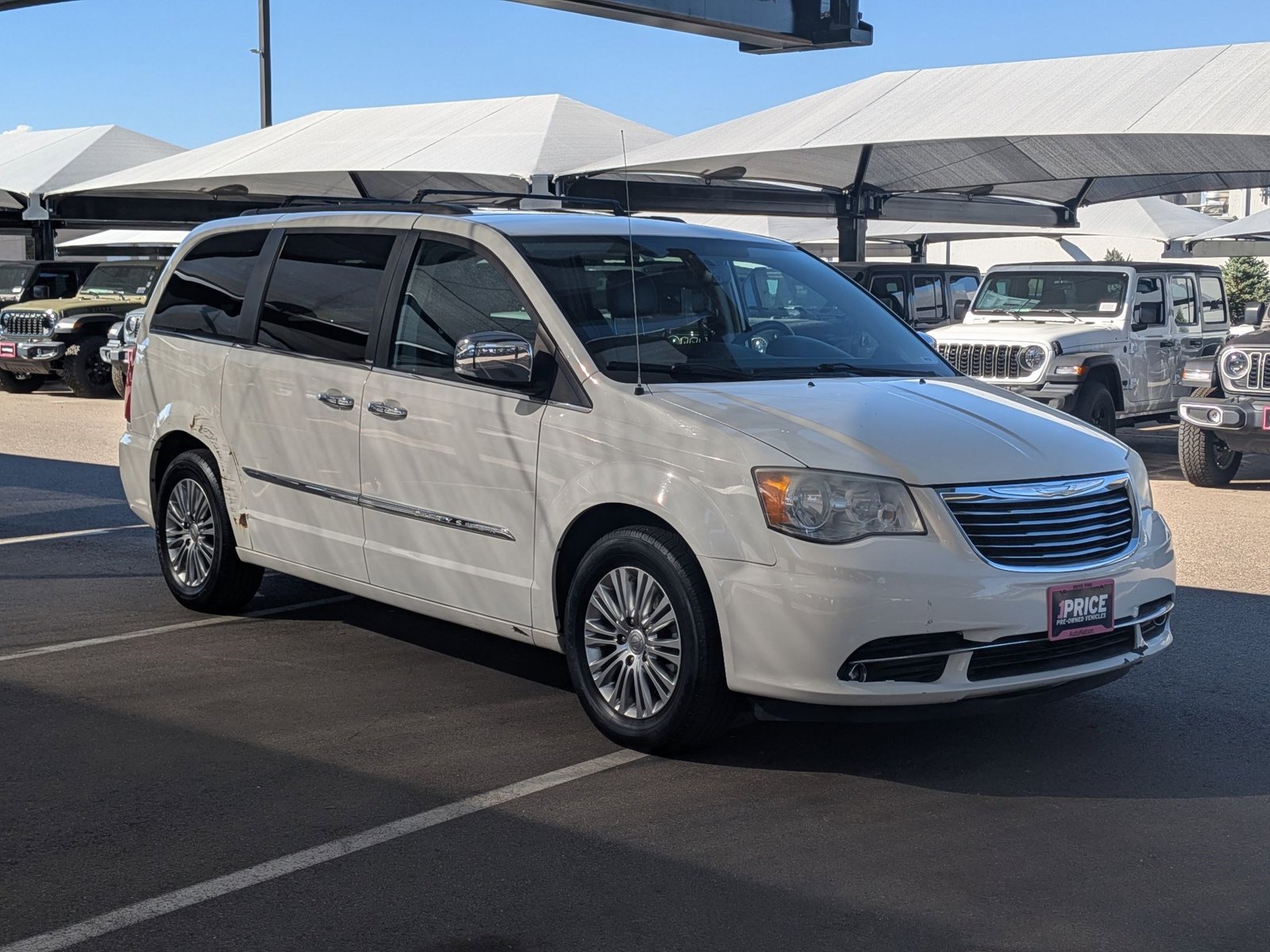 2013 Chrysler Town & Country photo 3