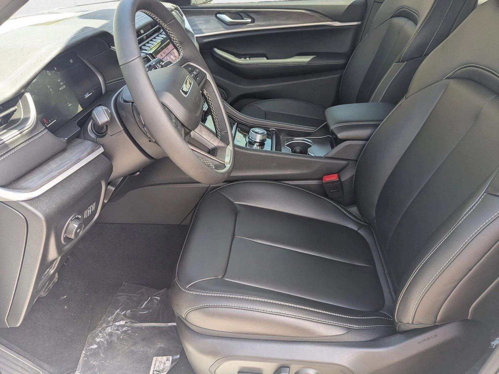 2025 Jeep Grand Cherokee Limited photo 4