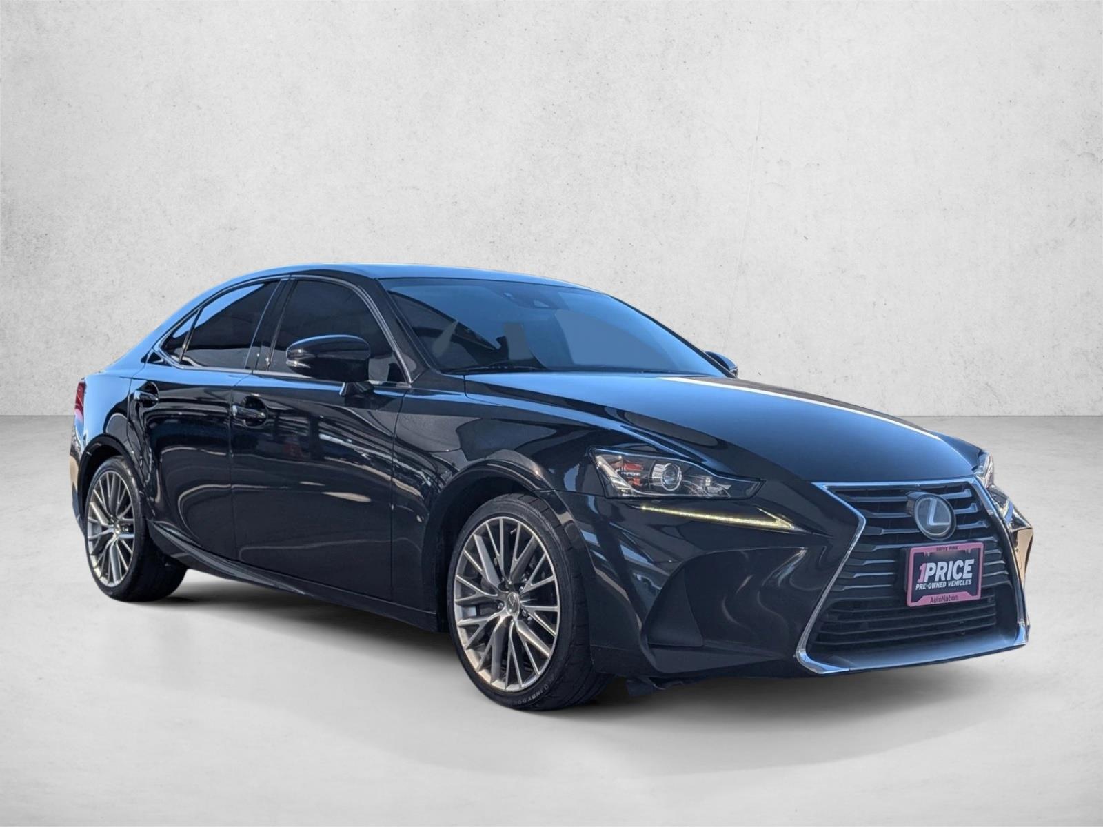 2019 Lexus IS 300 photo 3