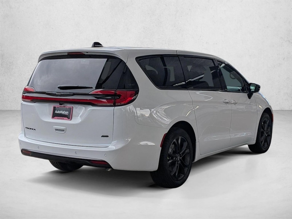 New 2026 Chrysler Pacifica Select Van Passenger Van
