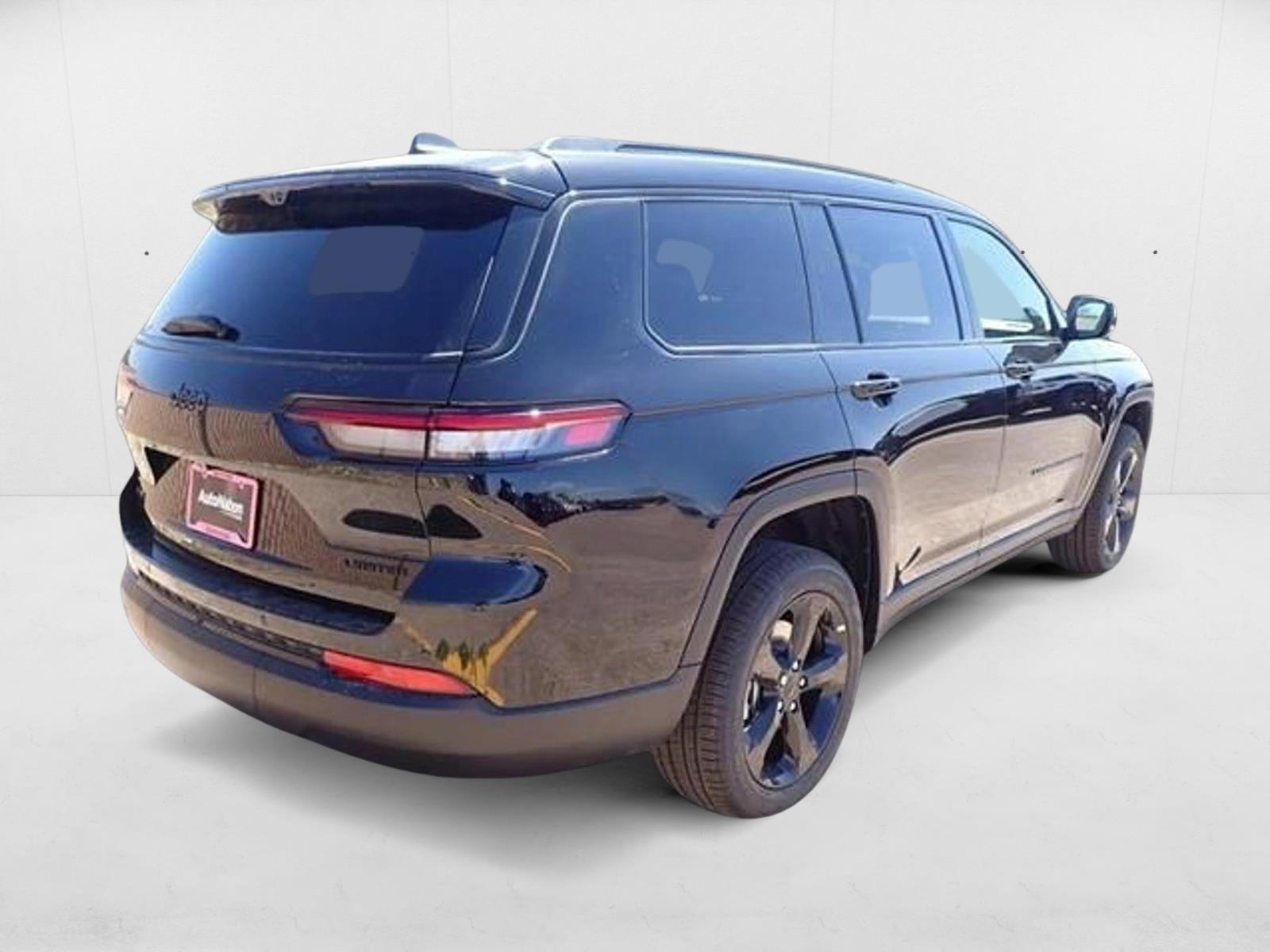 2025 Jeep Grand Cherokee Limited photo 2