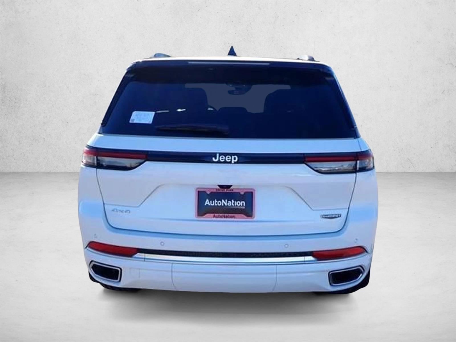 2025 Jeep Grand Cherokee Summit photo 2