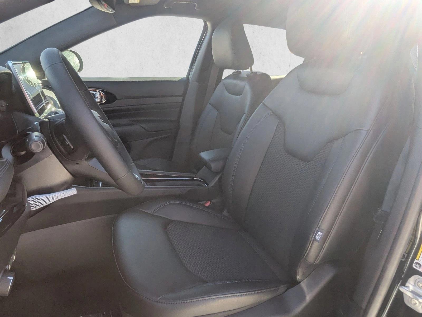 2026 Jeep Compass Latitude photo 4