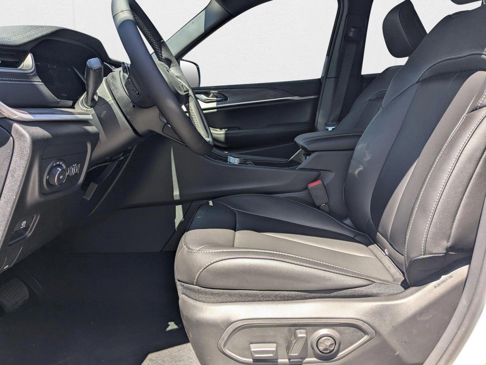2025 Jeep Grand Cherokee Limited photo 4