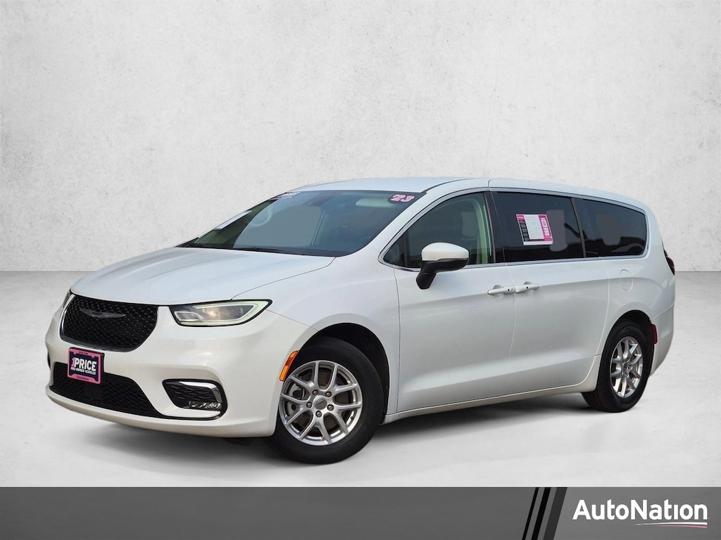 Used 2023 Chrysler Pacifica Touring L Mini-van Passenger