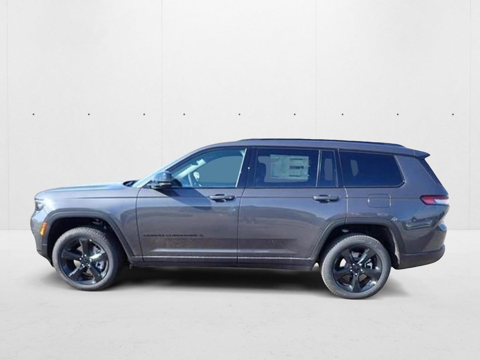 2025 Jeep Grand Cherokee Limited photo 2