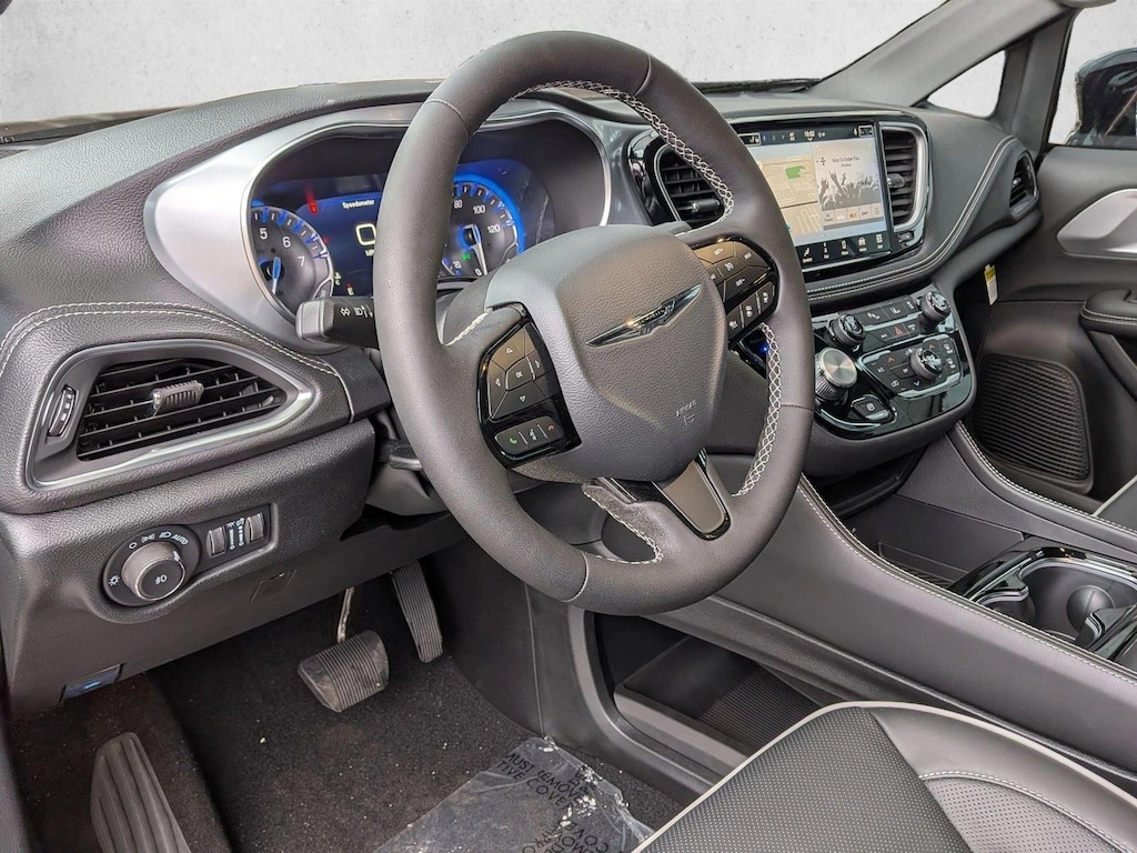 New 2026 Chrysler Pacifica Limited Van Passenger Van