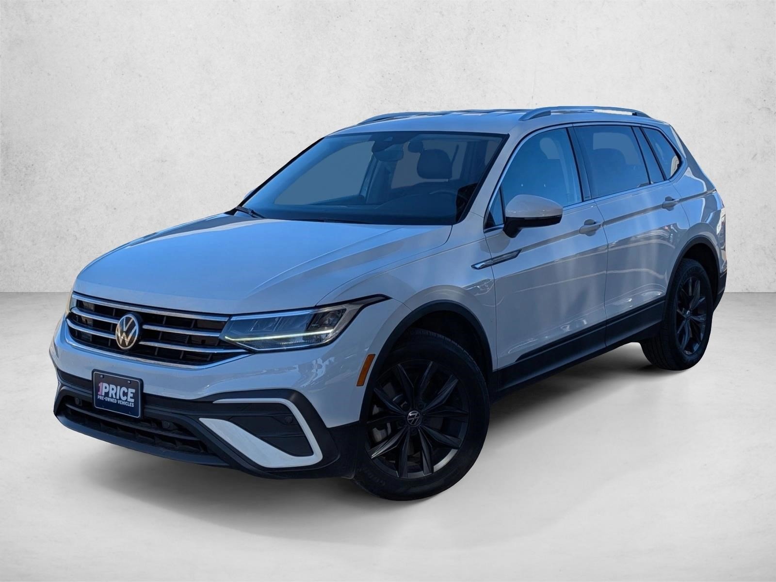 2024 Volkswagen Tiguan SE's photo