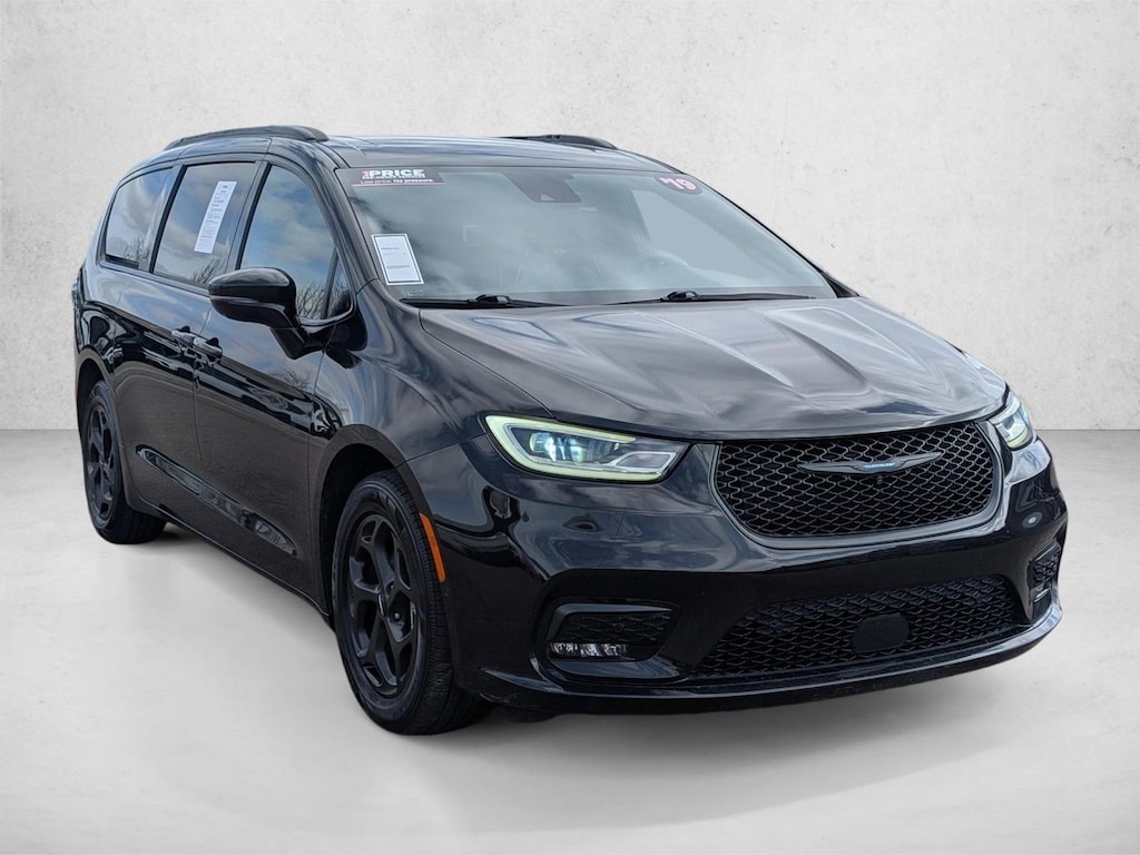 Used 2021 Chrysler Pacifica Hybrid Limited Mini-van Passenger