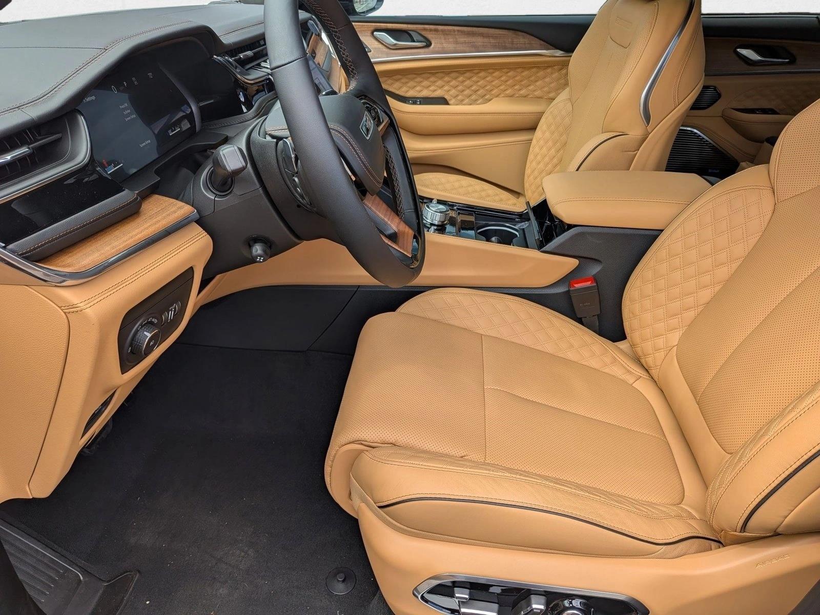 2025 Jeep Grand Cherokee Summit Reserve photo 4