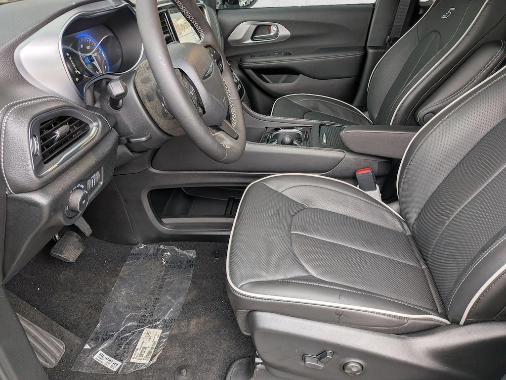 New 2026 Chrysler Pacifica Limited Van Passenger Van