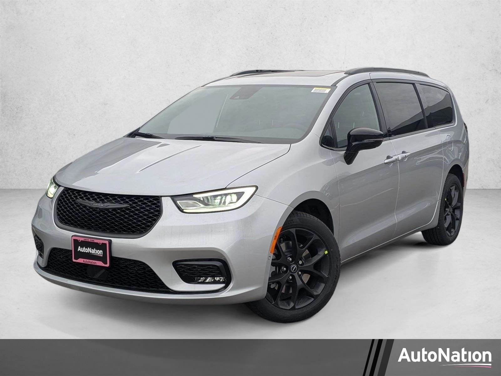 2026 Chrysler Pacifica Limited AWD's photo