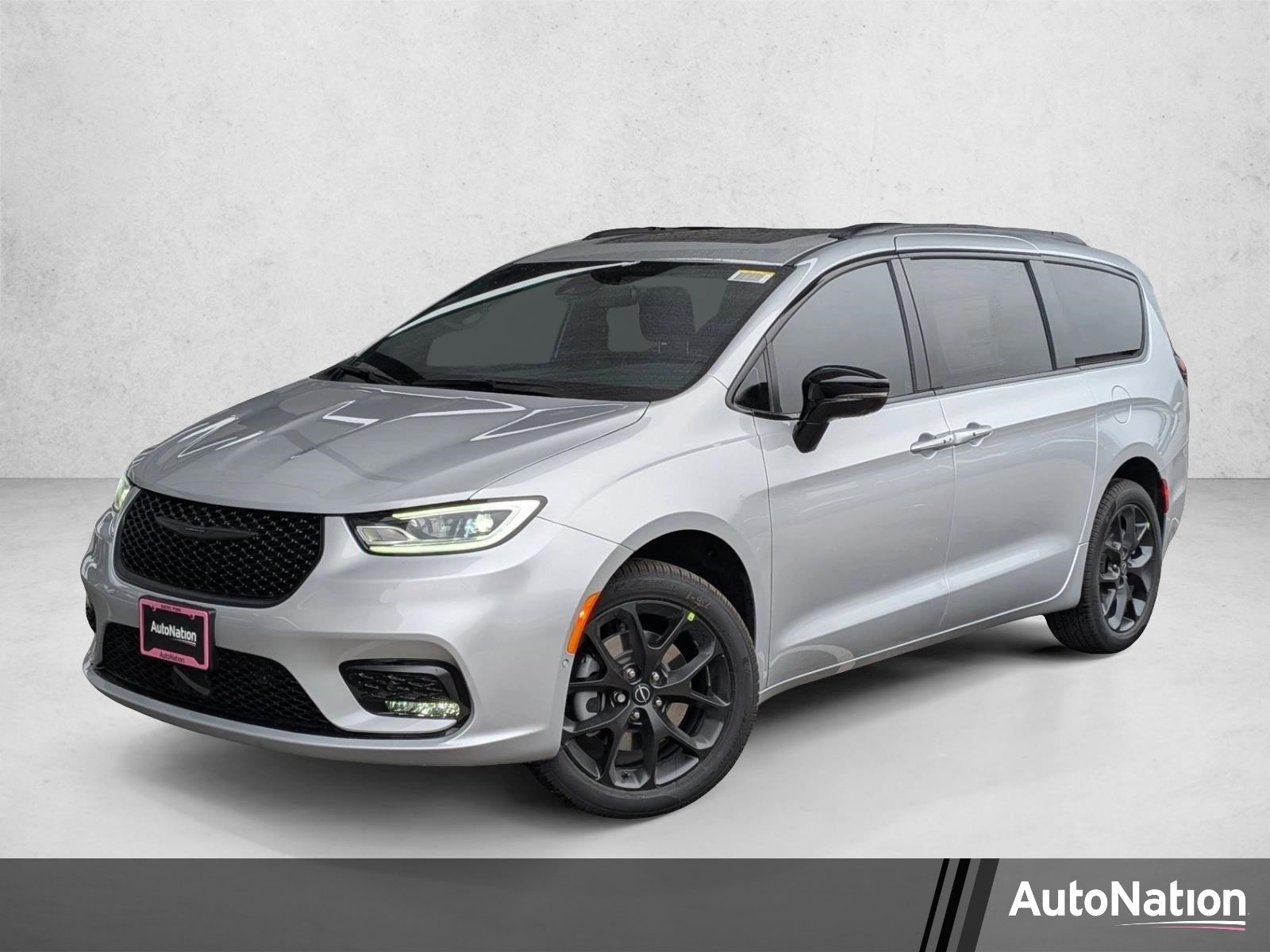2026 Chrysler Pacifica Limited AWD's photo