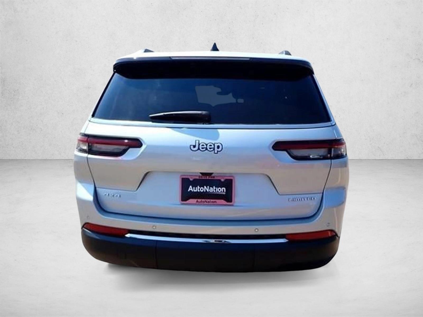 2025 Jeep Grand Cherokee Limited photo 3