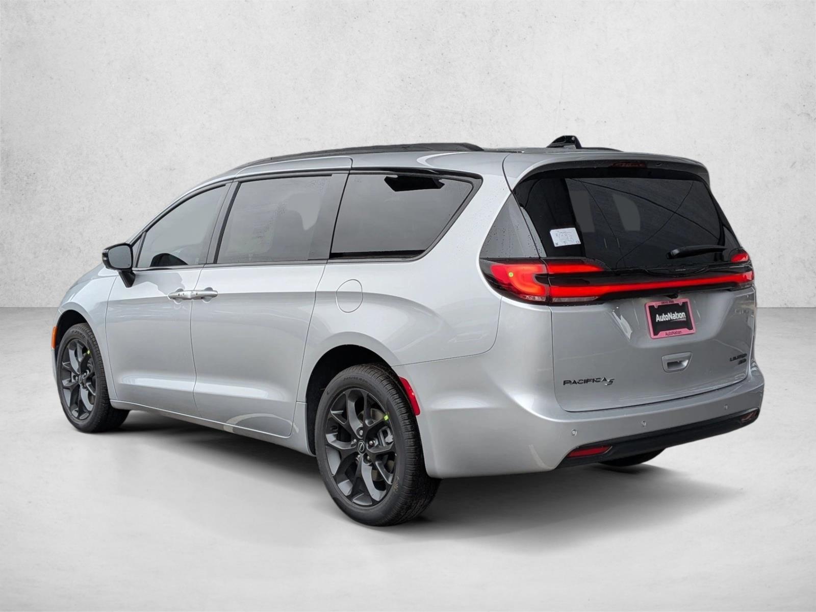 2026 Chrysler Pacifica Limited - Photo 8