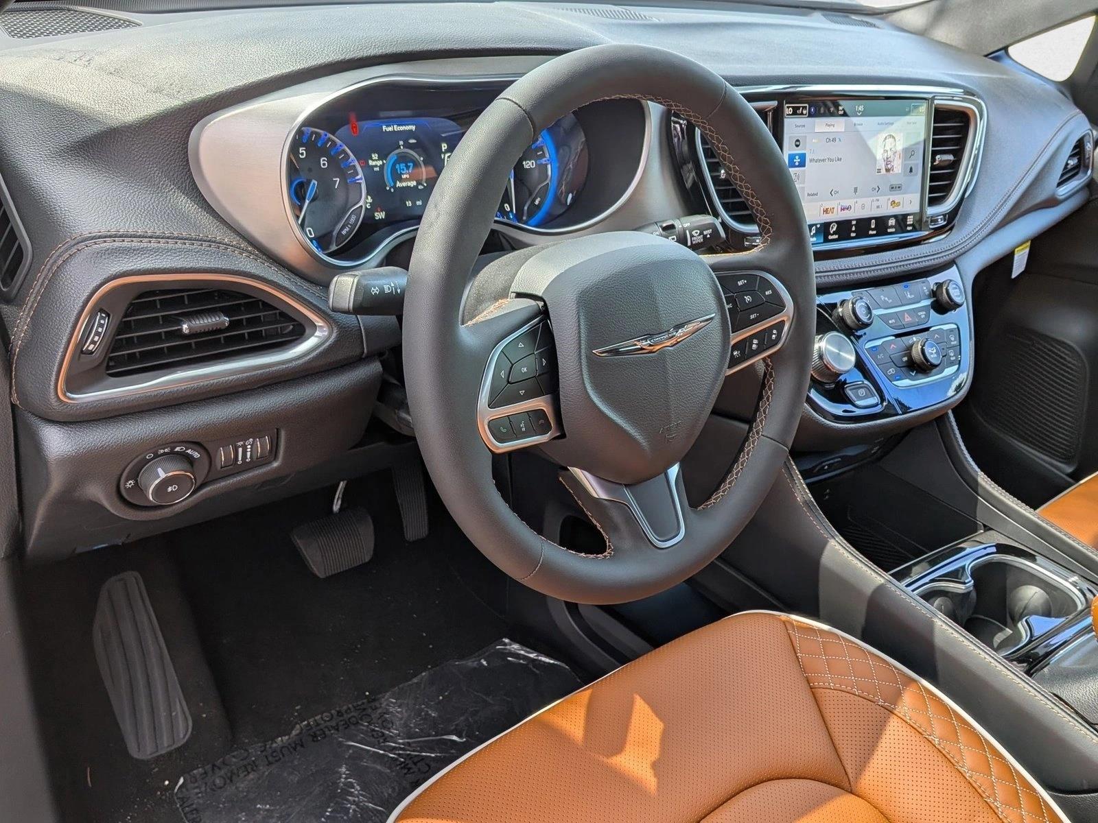 2026 Chrysler Pacifica Pinnacle photo 2