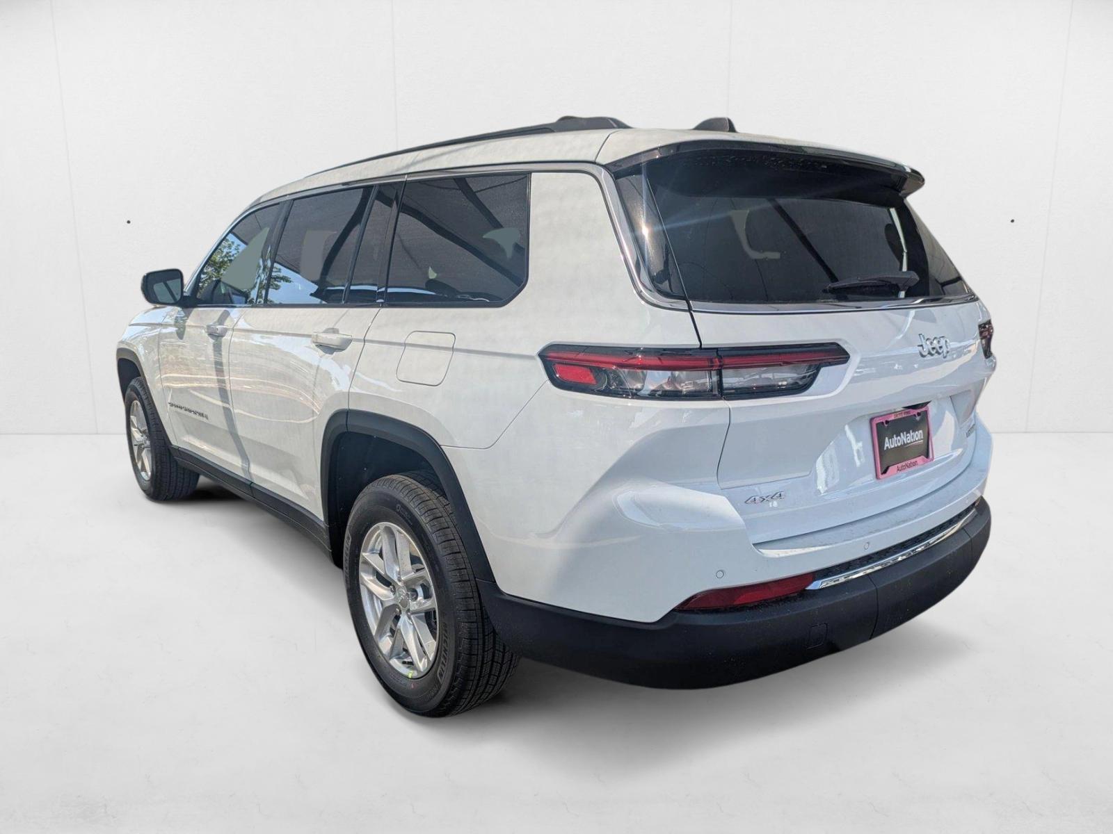 2025 Jeep Grand Cherokee Laredo X photo 2