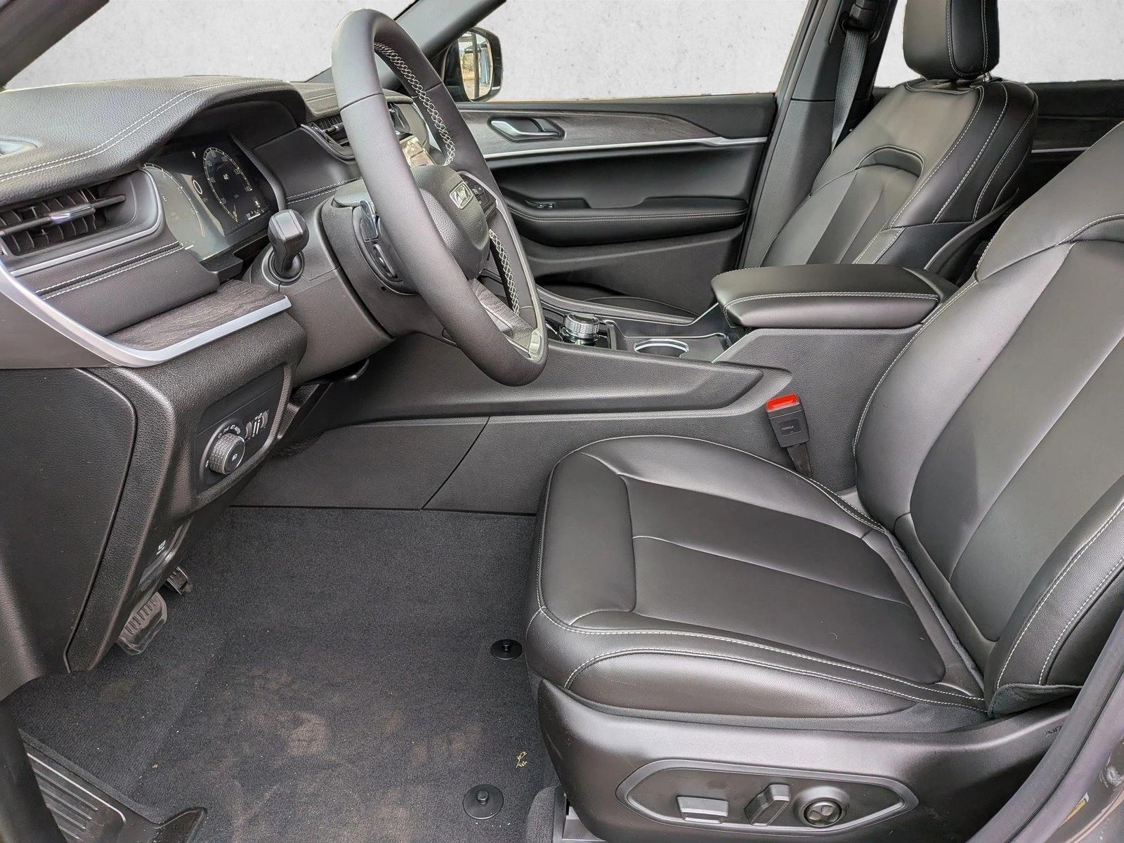 2025 Jeep Grand Cherokee Limited photo 4