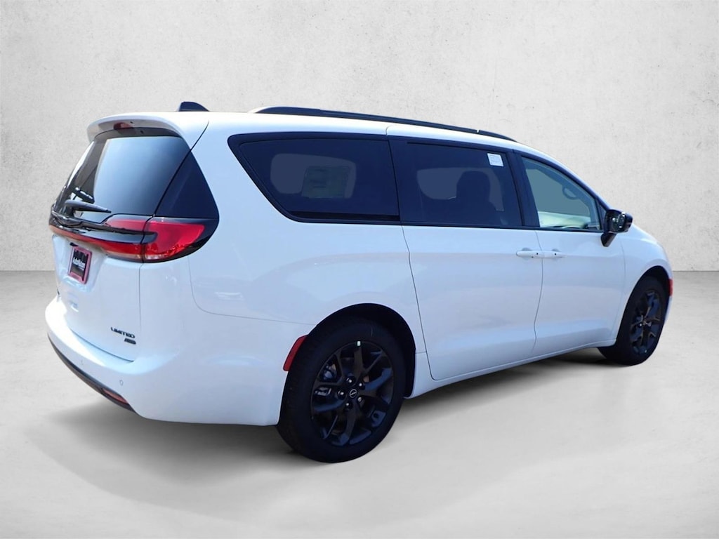 New 2026 Chrysler Pacifica Limited Van Passenger Van