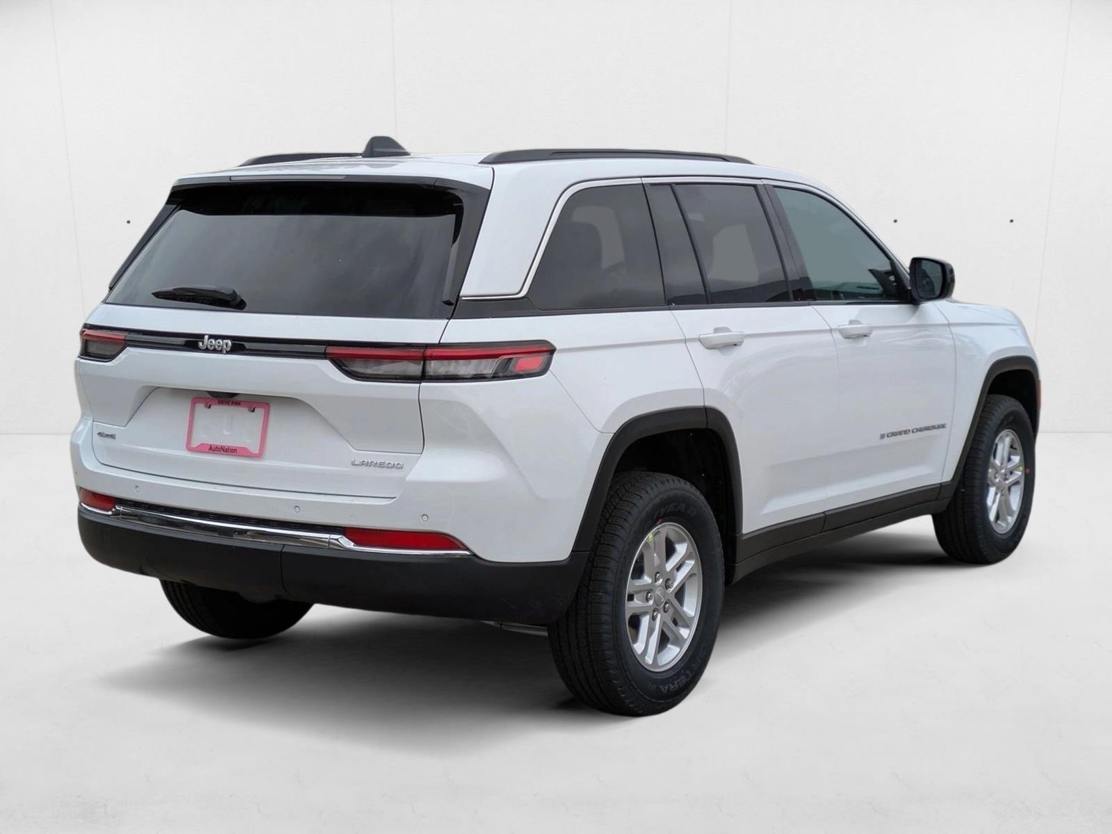 2025 Jeep Grand Cherokee Laredo photo 2
