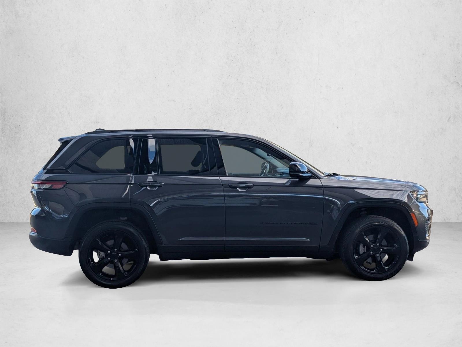 2023 Jeep Grand Cherokee Altitude photo 4