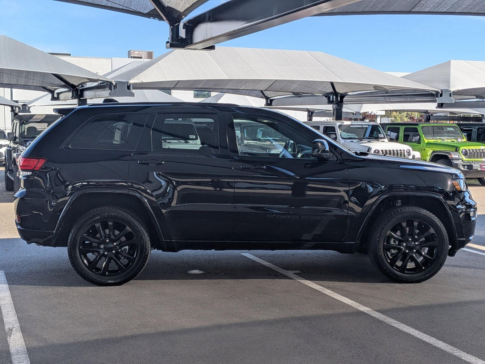 2022 Jeep Grand Cherokee Laredo X photo 4