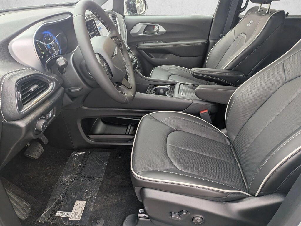 New 2026 Chrysler Pacifica Limited Van Passenger Van