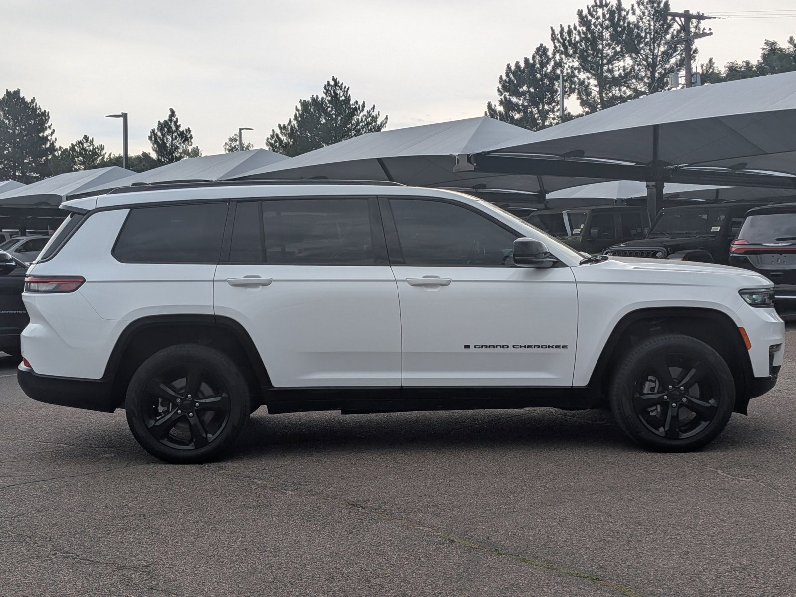 2024 Jeep Grand Cherokee Limited photo 2