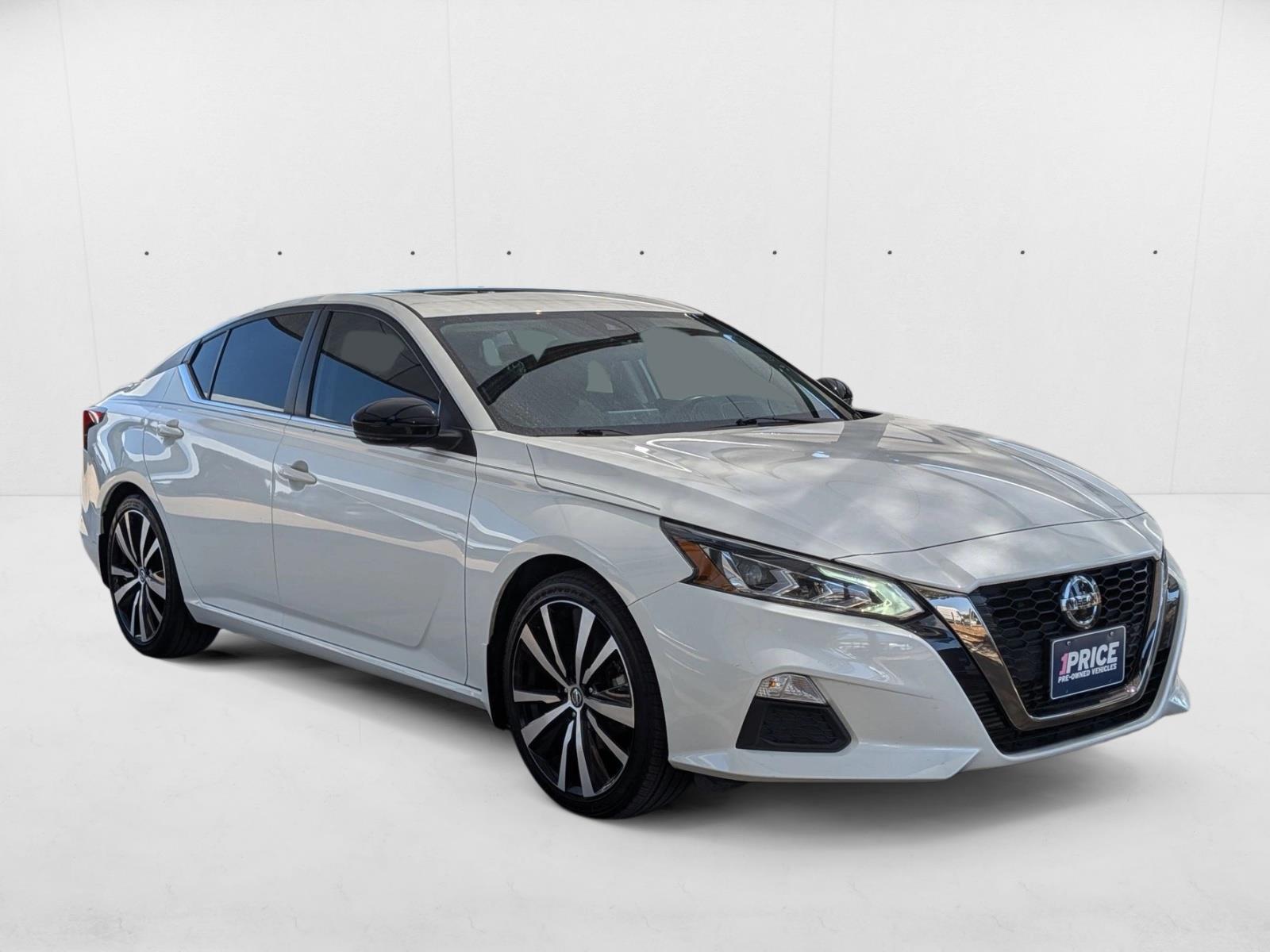 2022 Nissan Altima SR photo 3