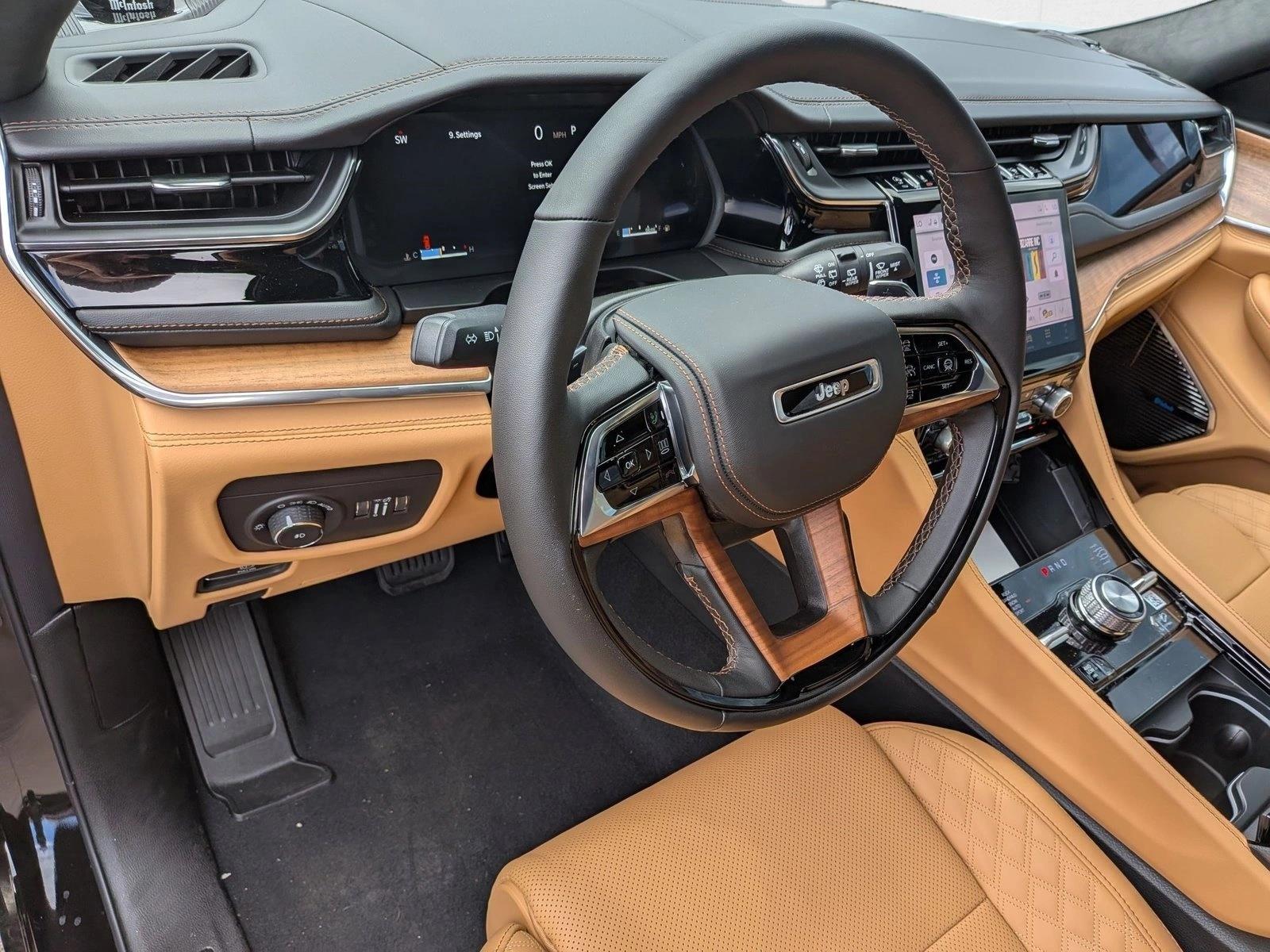 2025 Jeep Grand Cherokee Summit Reserve photo 3