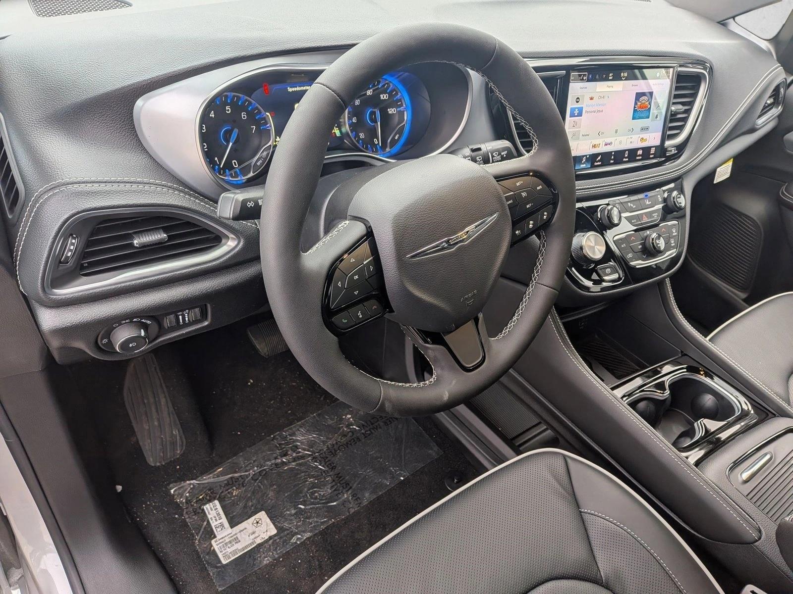 New 2026 Chrysler Pacifica Limited Van Passenger Van