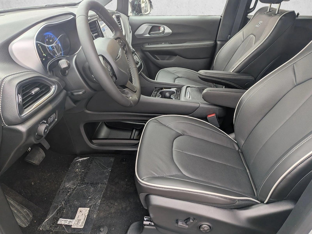 New 2026 Chrysler Pacifica Limited Van Passenger Van