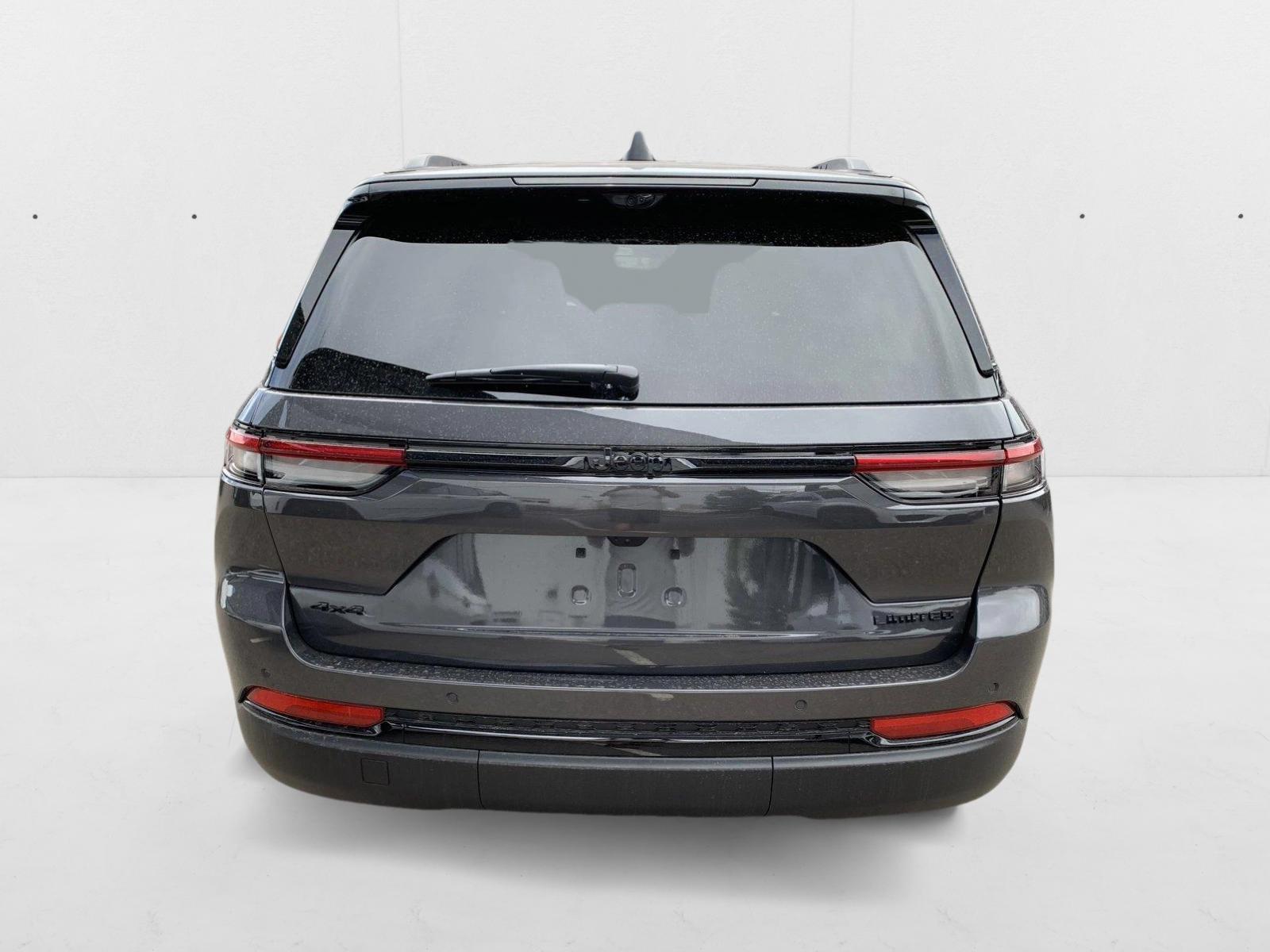 2025 Jeep Grand Cherokee Limited photo 3