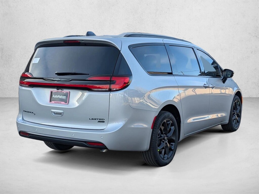 New 2026 Chrysler Pacifica Limited Van Passenger Van