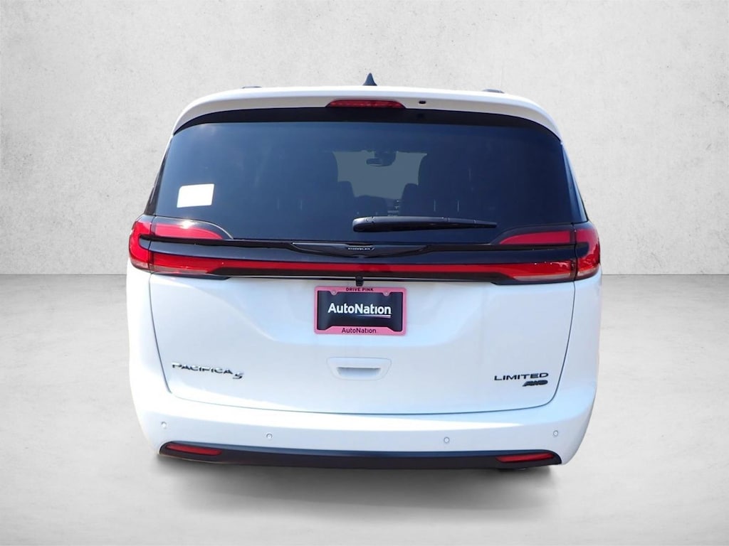 New 2026 Chrysler Pacifica Limited Van Passenger Van