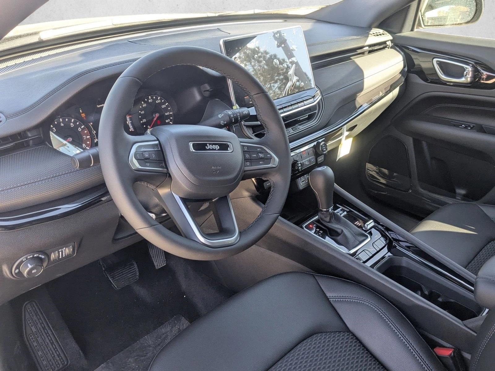 2026 Jeep Compass Latitude photo 3