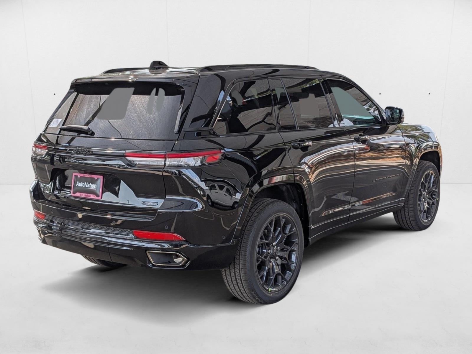 2025 Jeep Grand Cherokee Summit photo 2